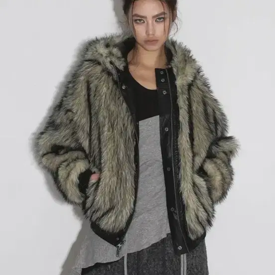 샌드릭 REVERSIBLE FUR LEATHER JUMPER_BLACK / LIGHT YELLOW