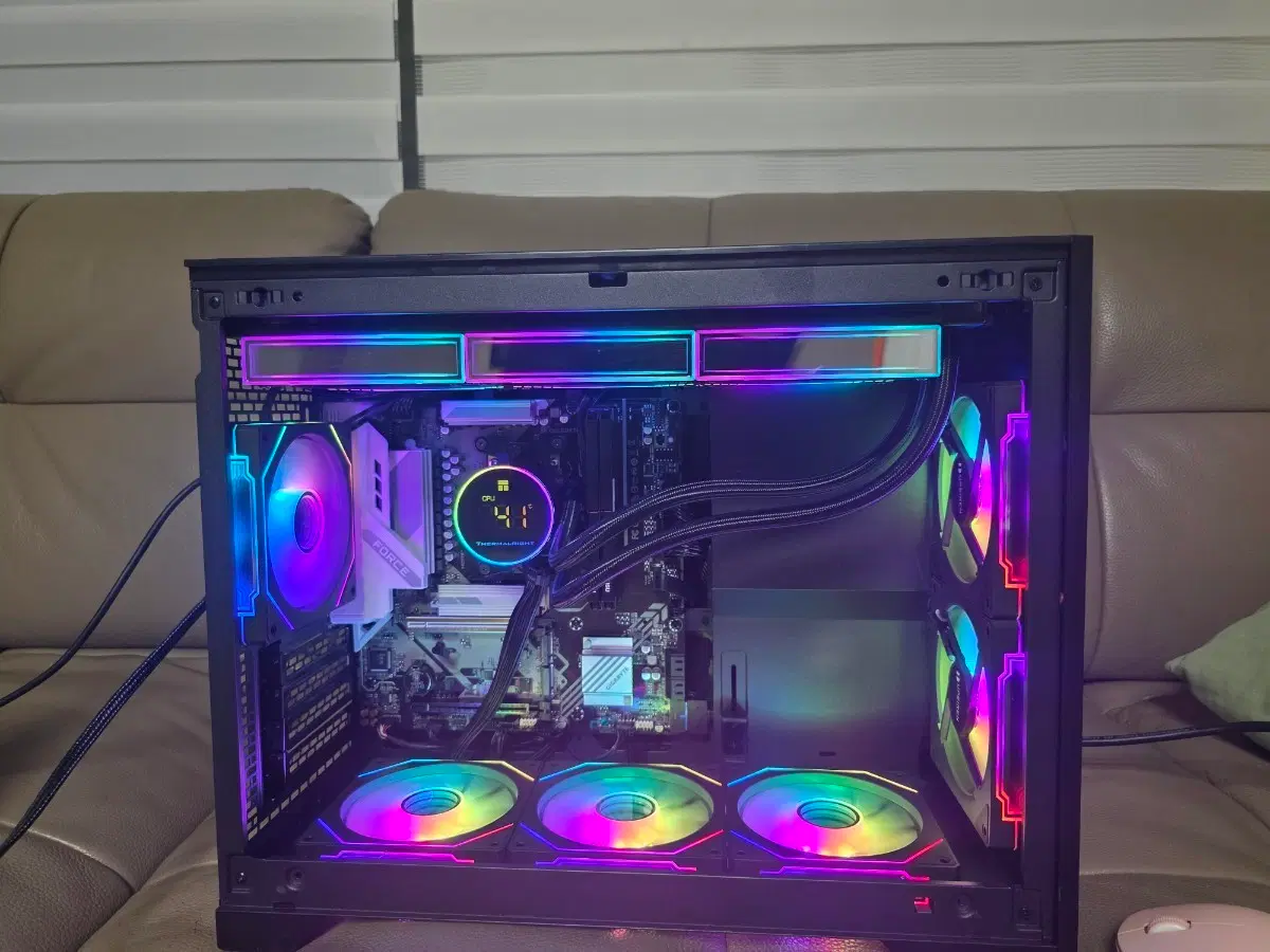 AMD 라이젠 9800x3d, 램32기가, ssd 1테라 등 미니 반본체
