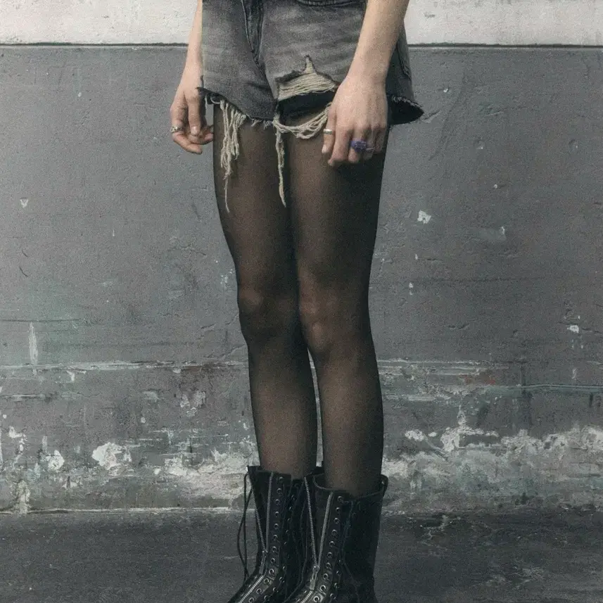 보헴서 DESTROYED GRAY DENIM SHORTS S