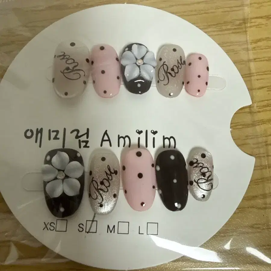 네일팁(s)