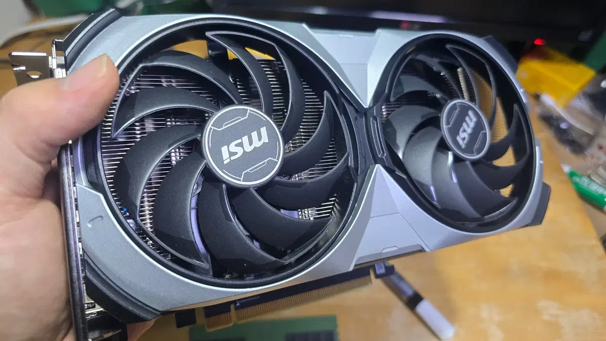 MSI GeForce RTX 4070 VENTUS 2X E1 12G OC
