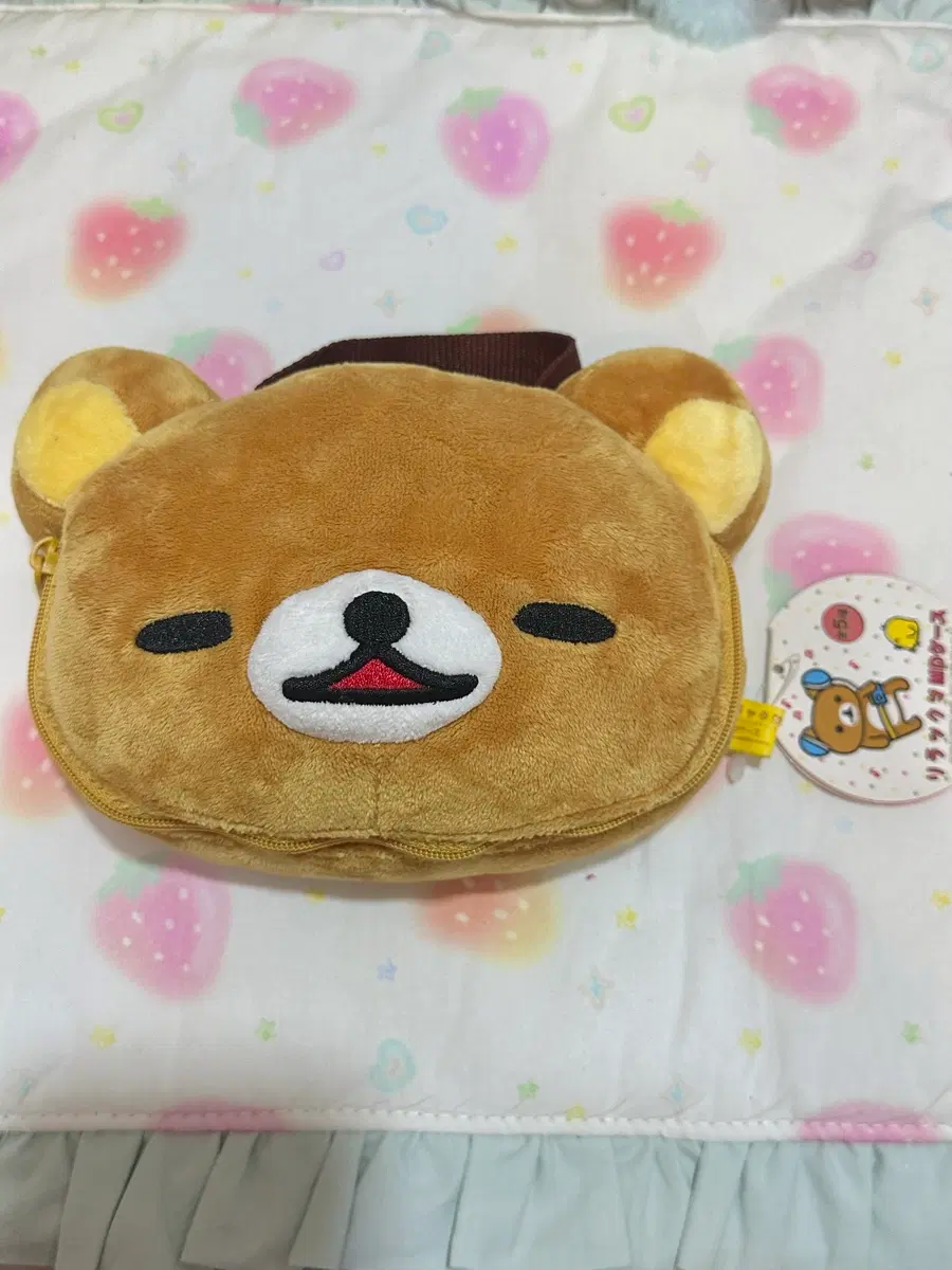 리락쿠마 눈감은 파우치