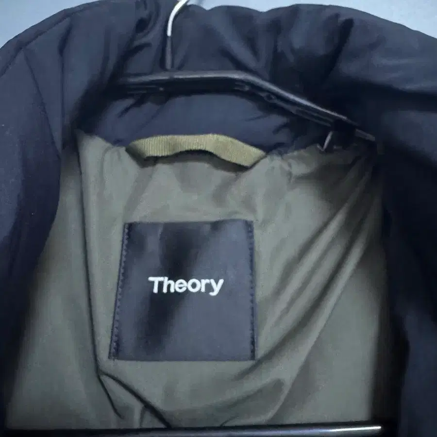 띠어리 Theory 숏 덕다운 남성 XS (IT 44-46)