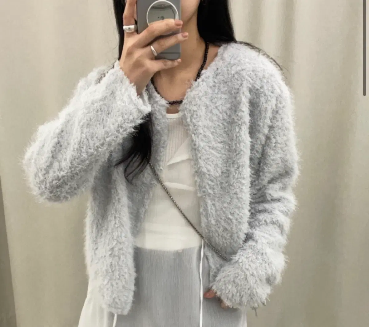 새상품 퍼 가디건 회소라 색상