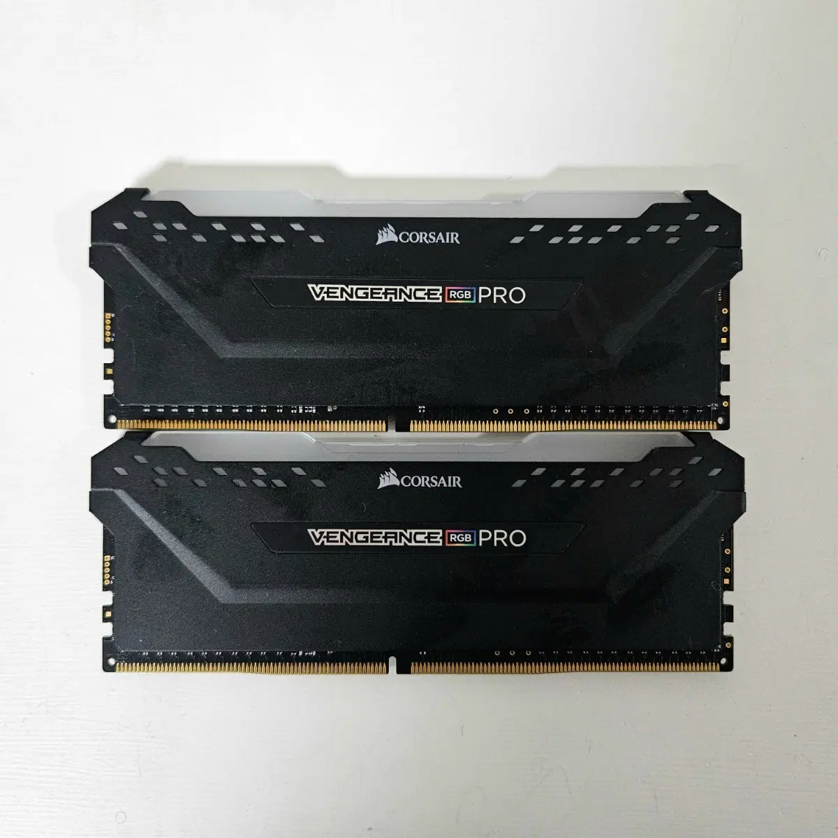 CORSAIR DDR4-3000 CL15 VENGEANCE PRO RGB BLACK 패키지 (16GB(8Gx2))