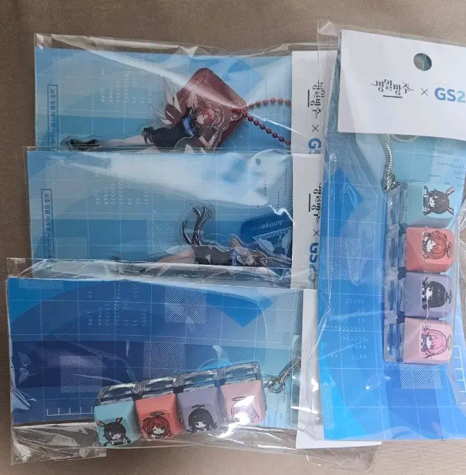 명일방주 gs 키링 2개,sd 키캡 2개 일괄 팝니다.