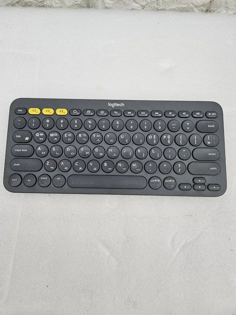 로지텍 블루투스 키보드 K380 입니다