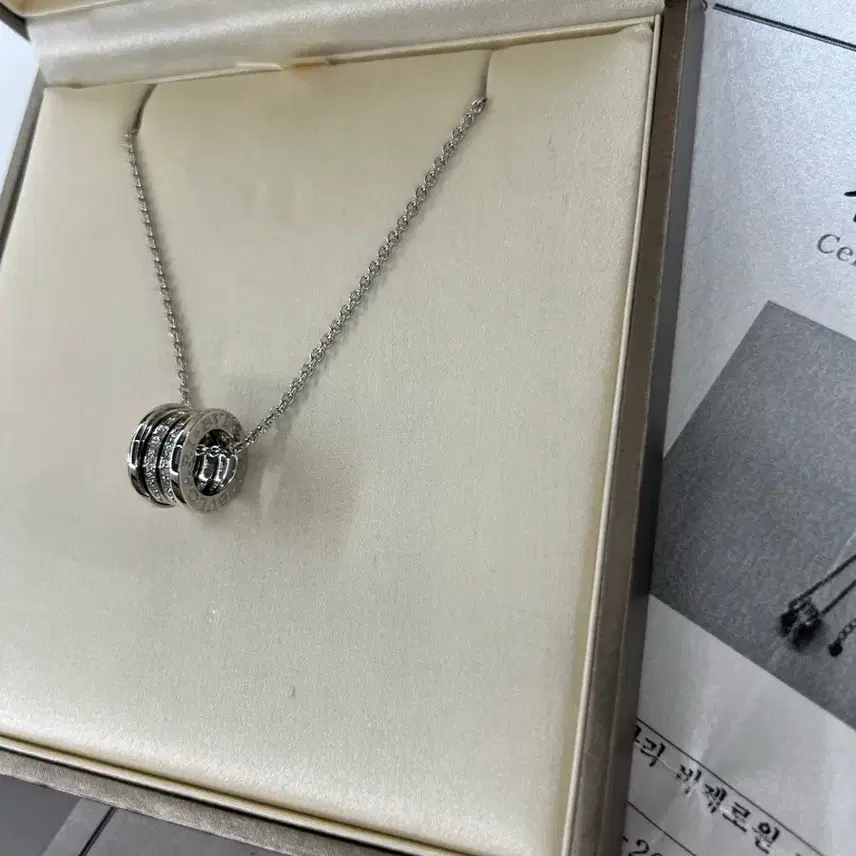 불가리 정품 비제로원 목걸이 화이트골드 파베다이아 사진 2