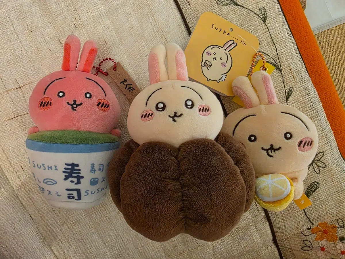 치이카와 마스코트 및 여러가지 판매합니다 (하치와레, 우사기, 쿠리만쥬, 시사)