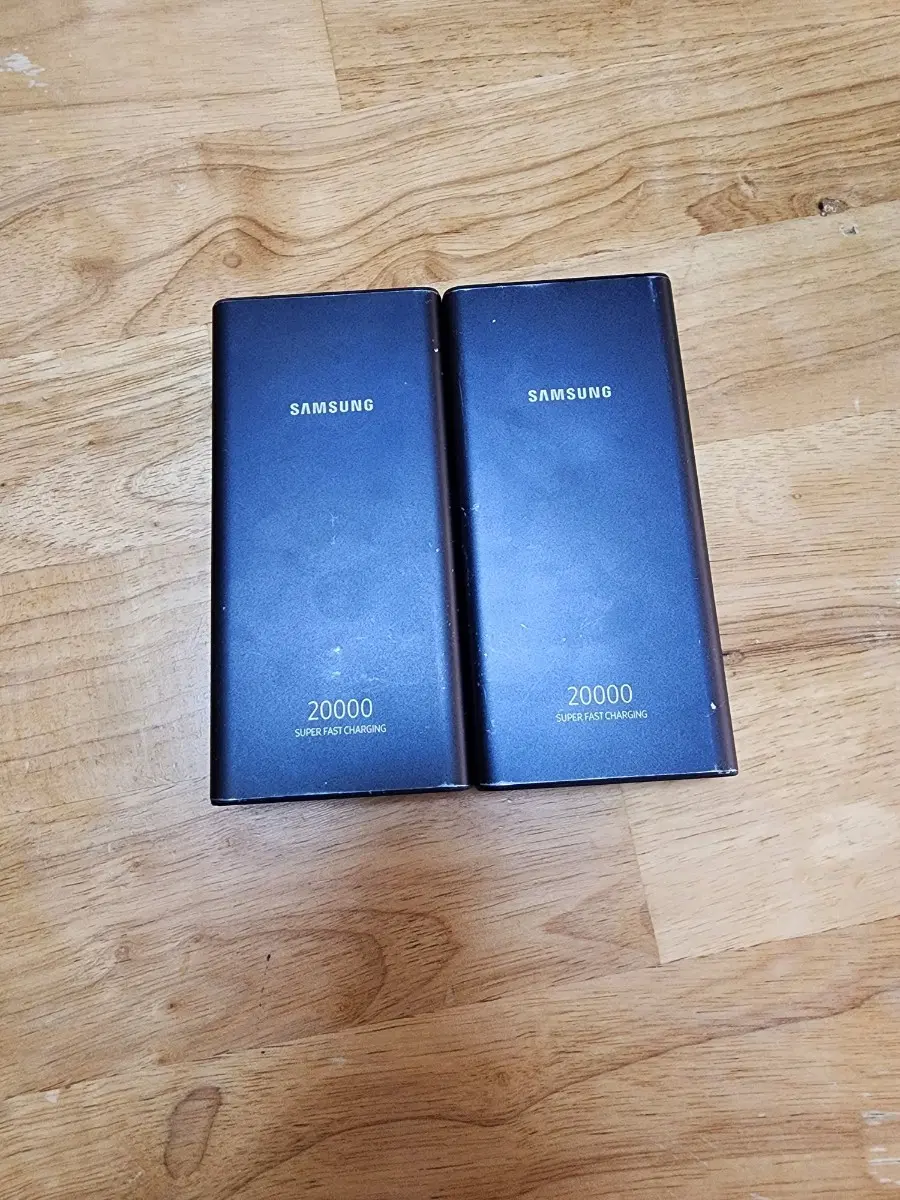 삼성 20000mAh 보조배터리 2개