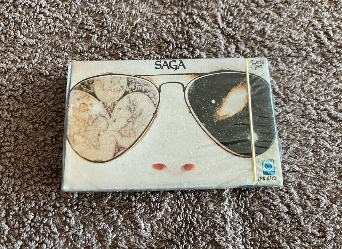 70~80년대 캐나다의 아트락 프로그레시브 록 밴드 SAGA 사가 정규 4집 Worlds Apart 앨범 국내 라이센스 초판 미개봉 카세트테이프