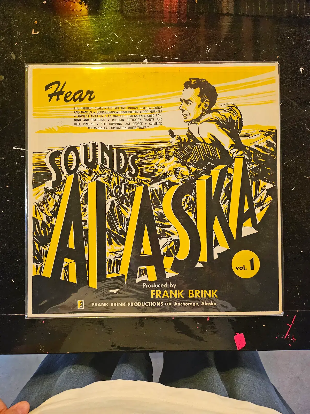 연극 연출가인 프랭크 브링크(Frank Brink)가 제작 및 해설을 맡아 1959년에 발표한 다큐멘터리/필드 레코딩 명반 Sounds Of Alaska, Volume 1