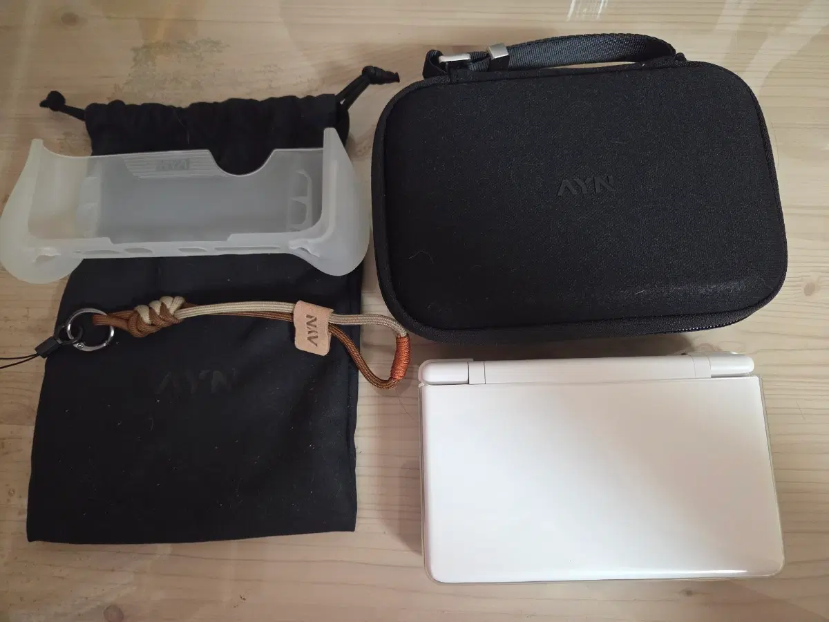 AYN Thor Pro Max ITB 화이트 판매 합니다