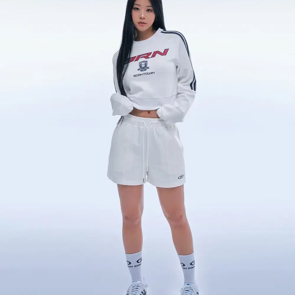 본투윈 24년 BRN 트랙 라인 져지 크롭 스웨트셔츠 맨투맨