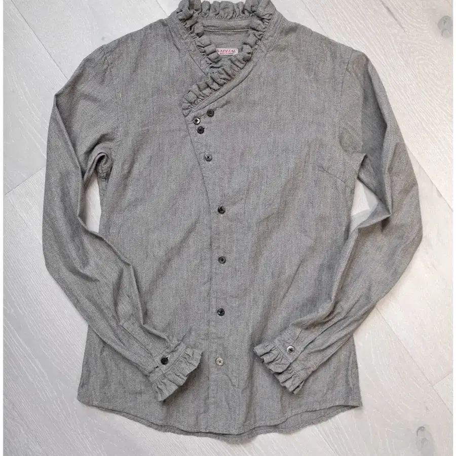 캐피탈 프릴 블라우스 - size : S ( 추천 44 )