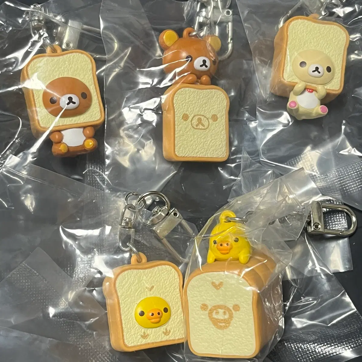 cgv 리락쿠마 식빵 키링 피규어 코리락쿠마 키이로이토리