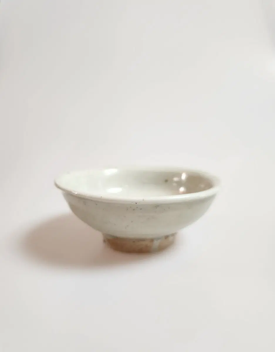 골동품 조선시대 전기 굽이 잘생긴 조선백자 찻잔