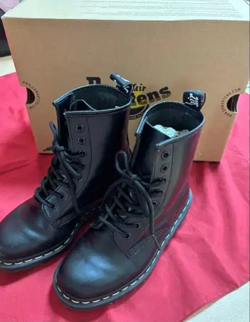 [ 정품 인기 상품 ] Dr. Martens 여성용 부츠 1460WS 광택 용품 포함