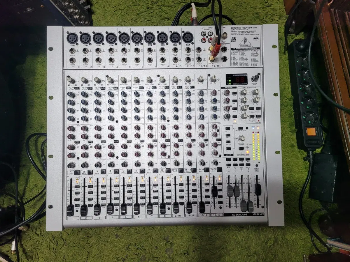 베링거 UB2442FX-PRO 믹서