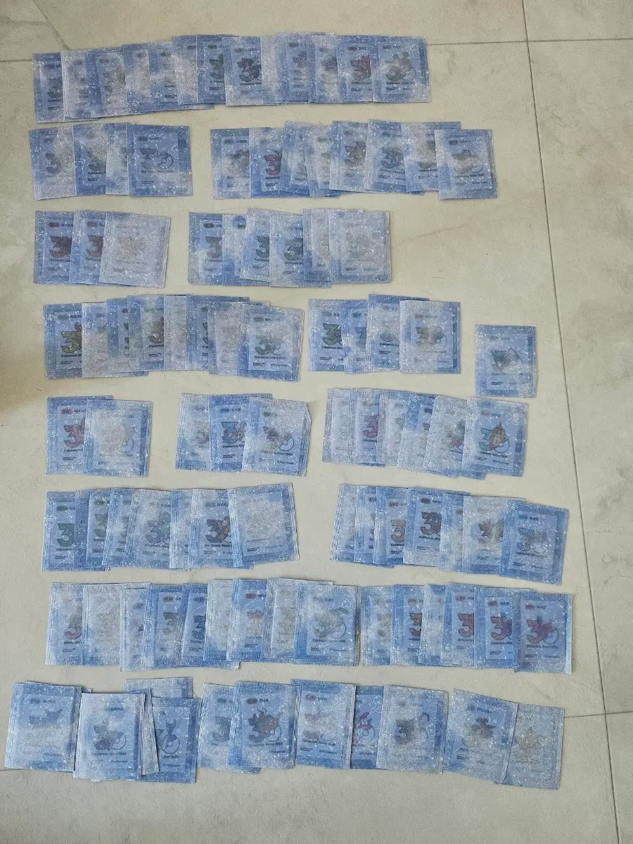 포켓몬 시즌6 뉴30로고 띠부씰들 판매 합니다 (사진 2장)