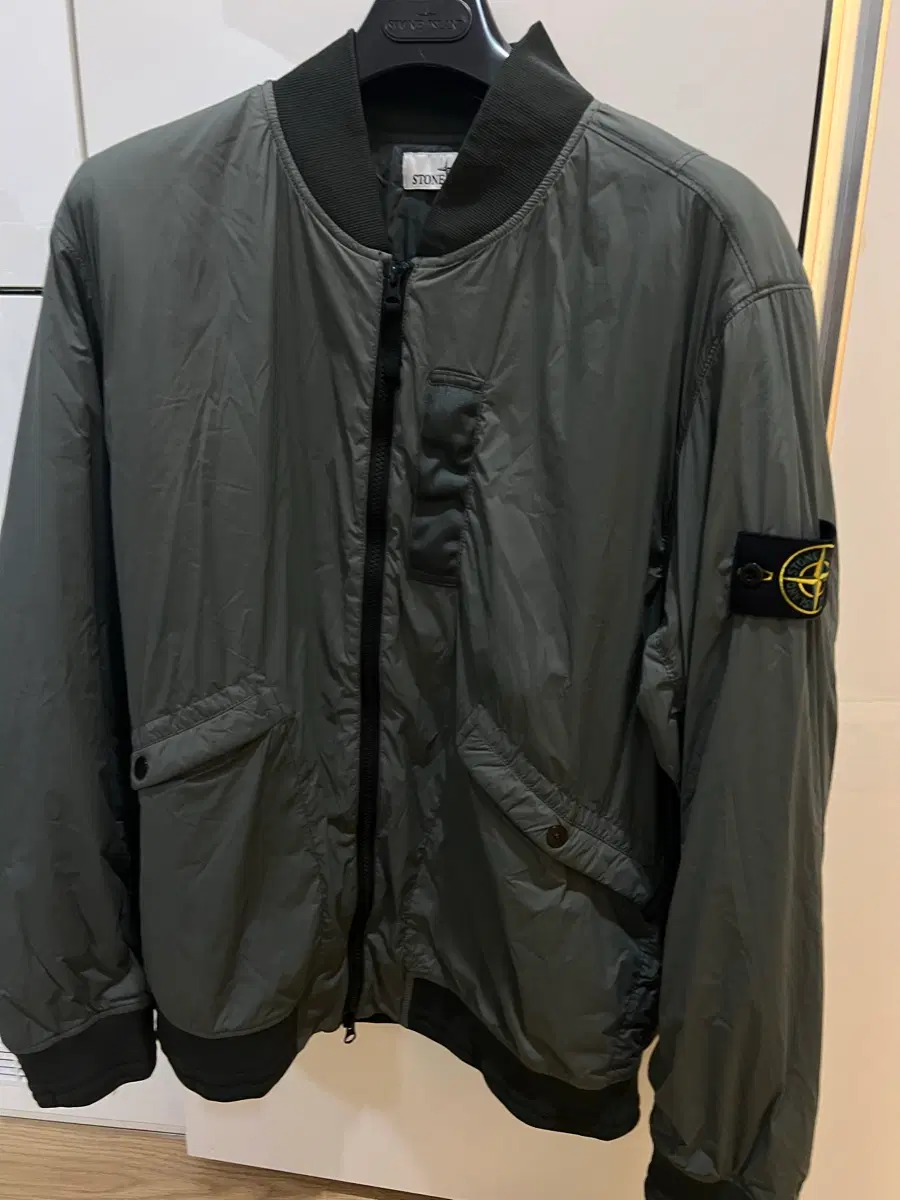 26fw 스톤아일랜드 프리마로프트 카키 봄버패딩 xl (새상품급)