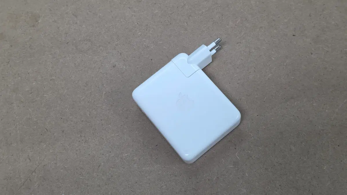 애플 정품 140W USB-C 전원 어댑터 고속충전기