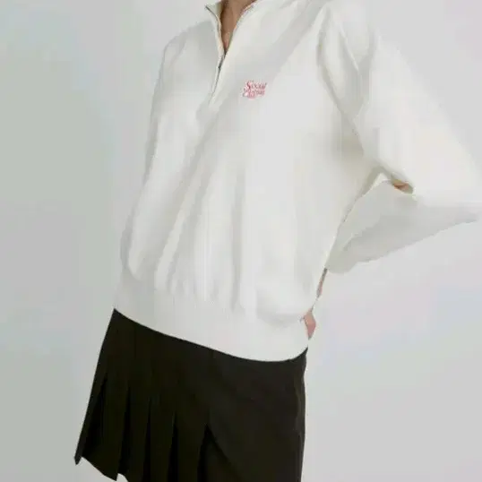 무신사 반집업 화이트핑크포인트 니트