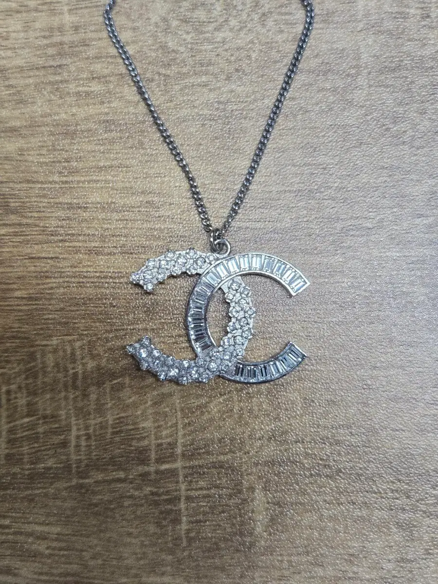 샤넬 CC 로고 목걸이