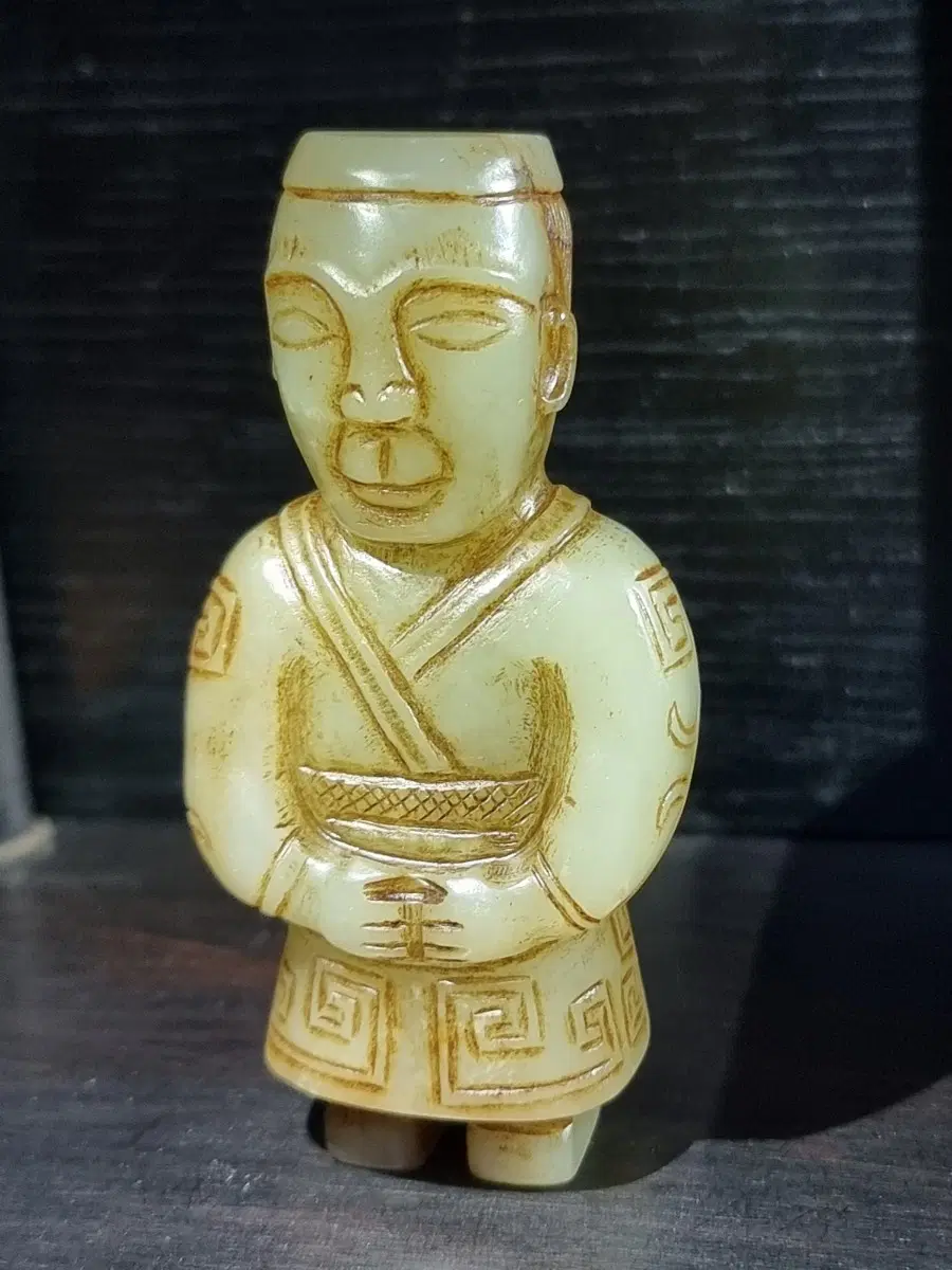 오래된 화전옥 인물상 조각품 청백옥