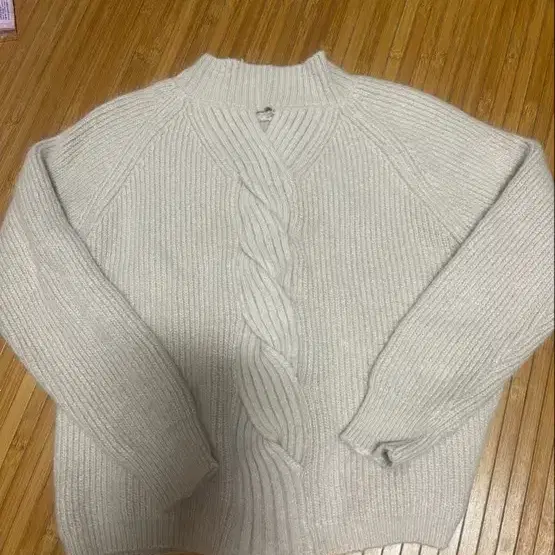 아이보리 꽈배기 니트