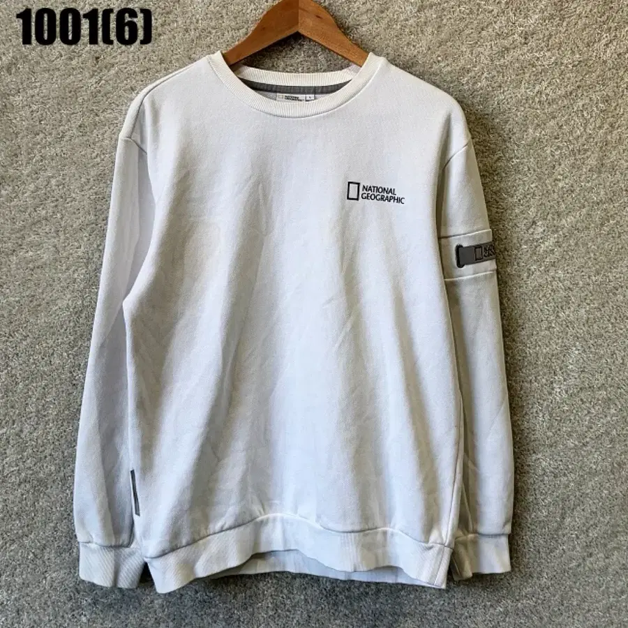 내셔널지오그래픽 맨투맨 화이트 1001