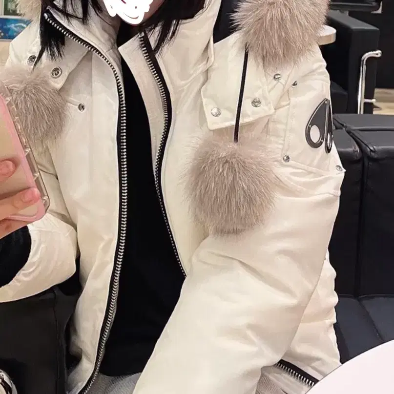 무스너클 화이트 봄버패딩 xs