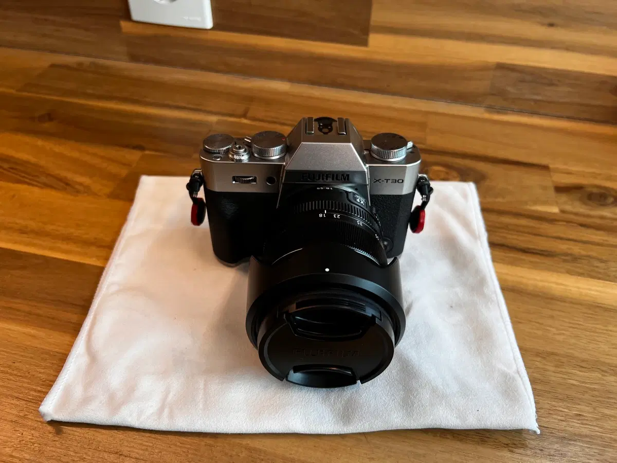 후지 x-t30ii + xf18-55 렌즈킷 새상품급 팝니다.