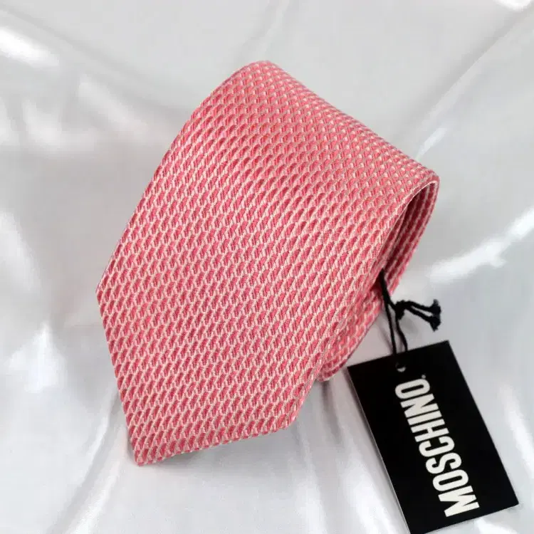 모스키노 8.7cm 미사용 S등급 신형 이태리 명품넥타이