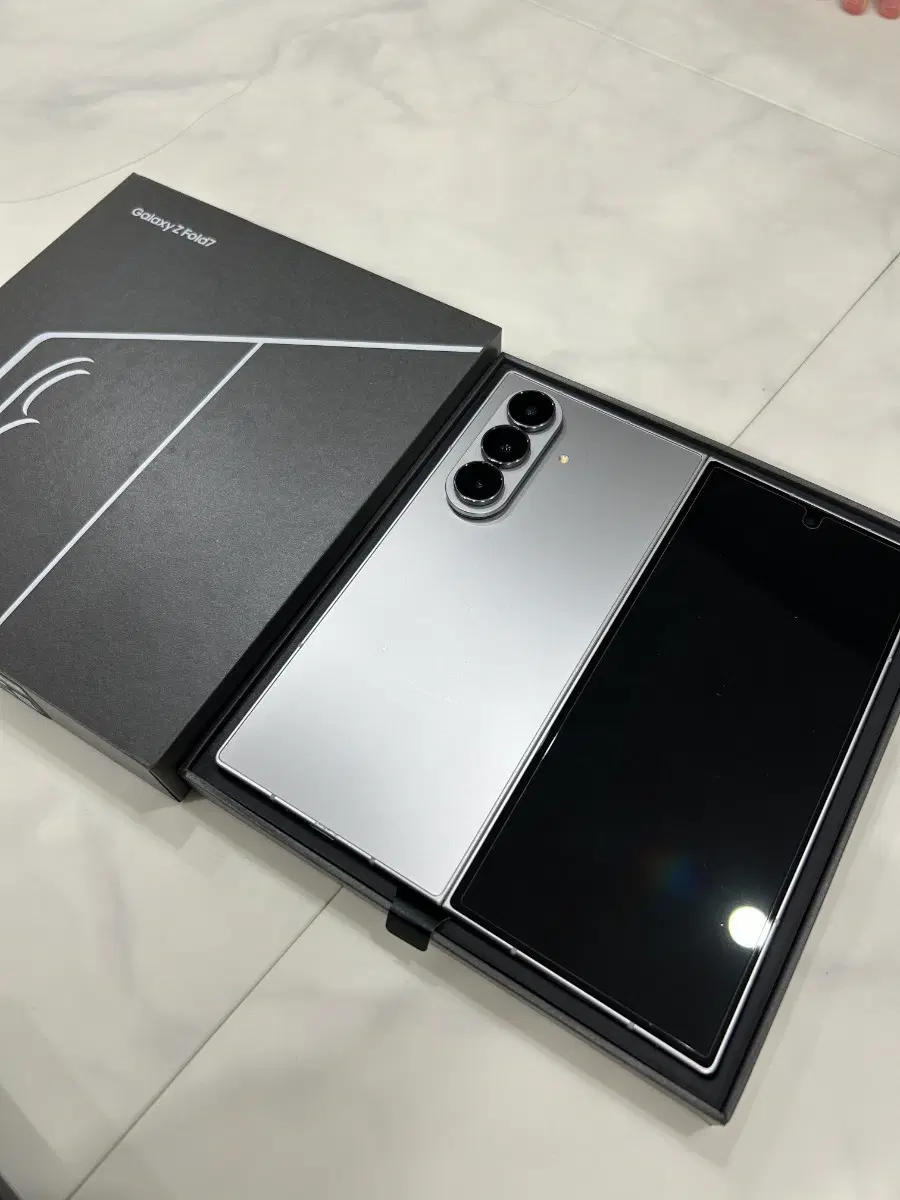 갤럭시z폴드7 실버 512GB 팝니다.