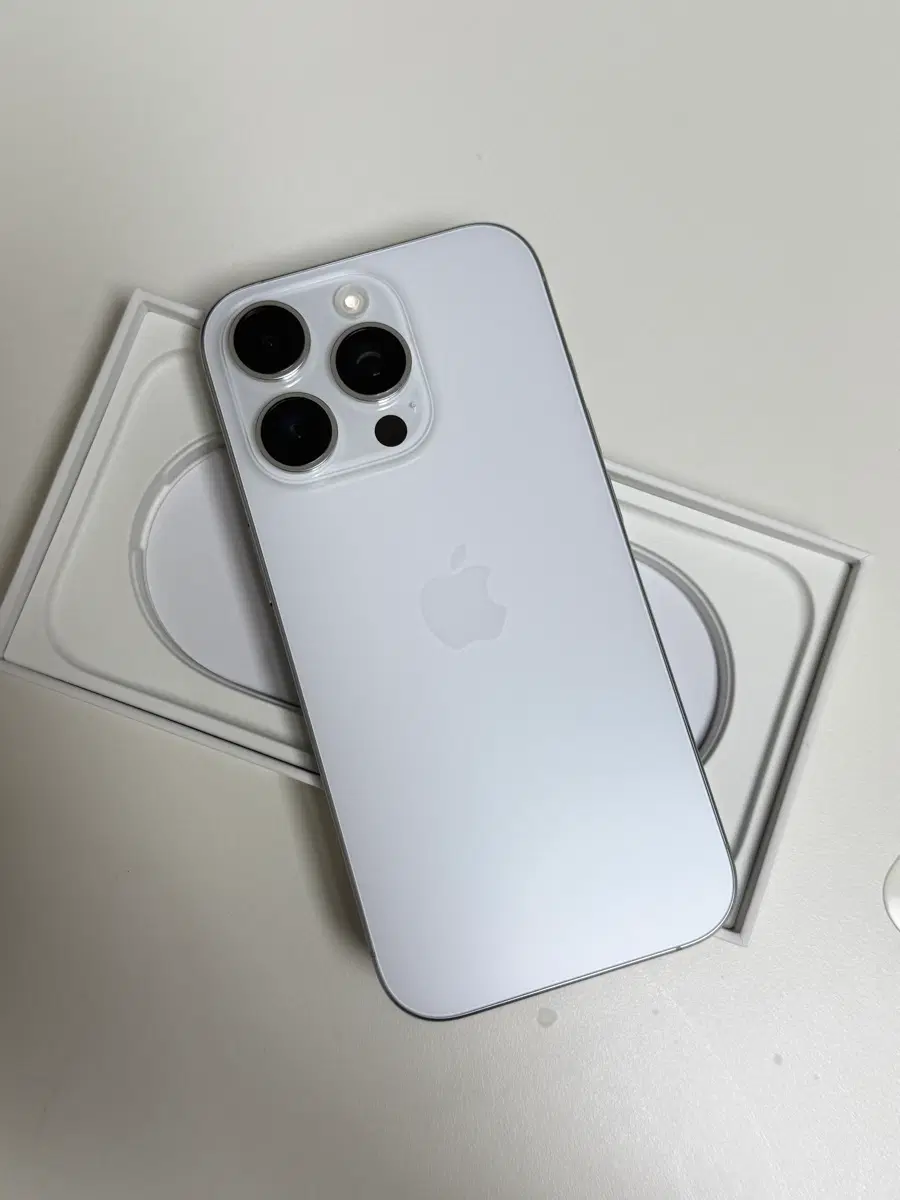 아이폰 16pro 512GB 화이트