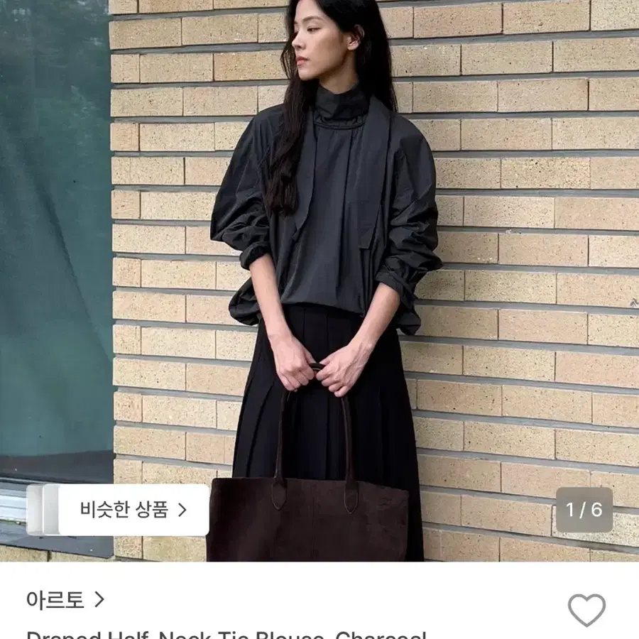 ARTTO 아르토 드레이프 하프넥 타이 블라우스 차콜