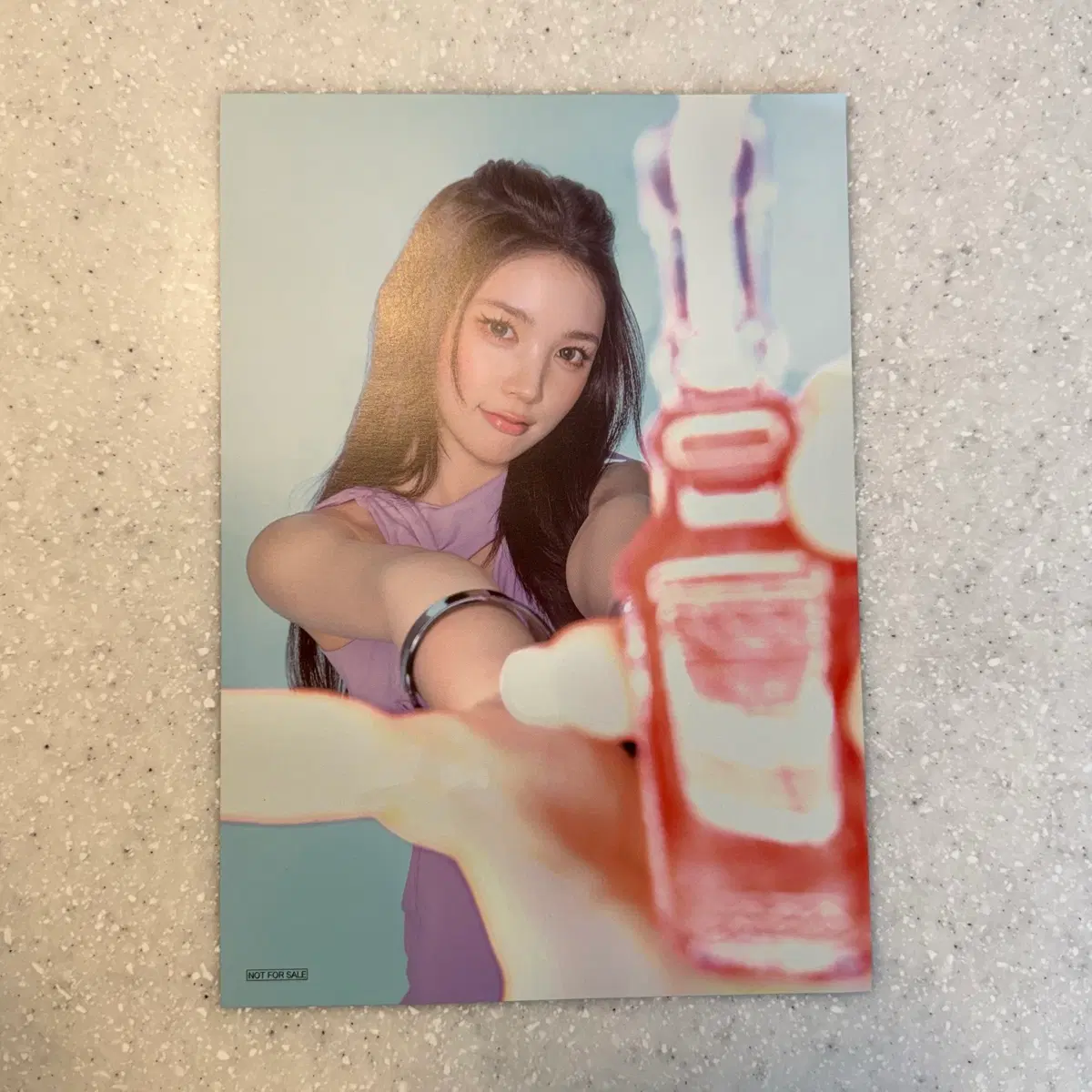 하츠투하츠 하투하 아이코닉 하트 일본 시부야 한정 포스터 에이나