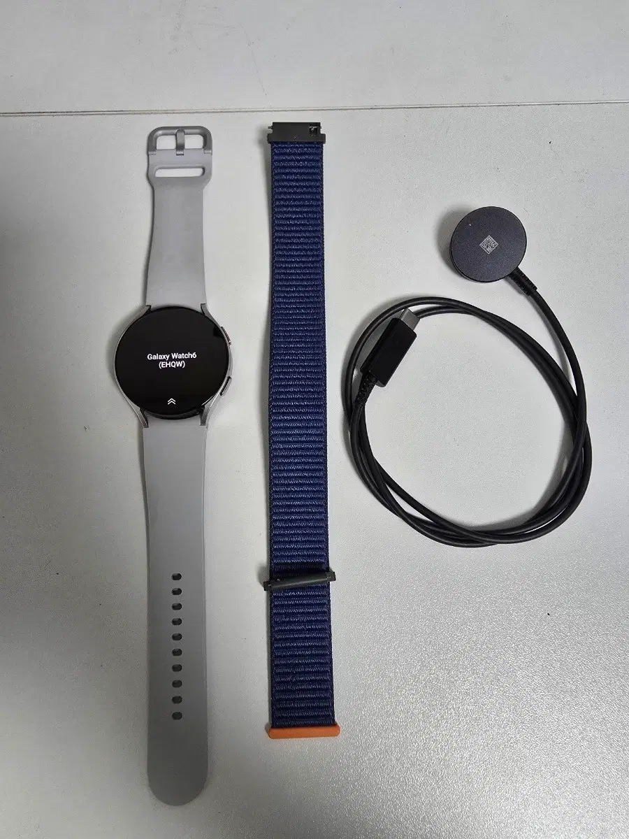 갤럭시 워치6 44mm 실버 색상 LTE 버전