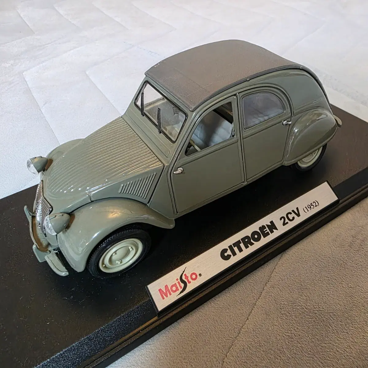 마이스토(Maisto) 1:18 시트로엥 2CV (1952) 다이캐스트 판매