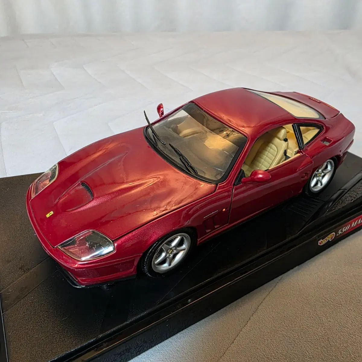 Hot Wheels 1:18 Ferrari 550 Maranello (정품 / 오리지널 박스 포함)