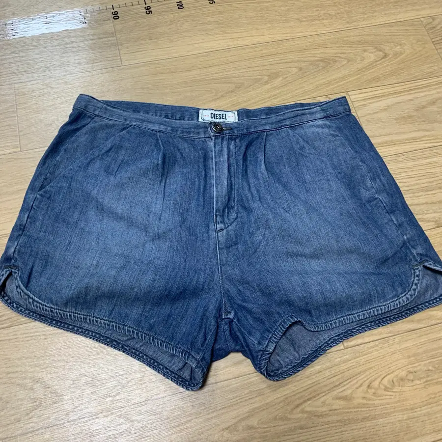 [25] 디젤(DIESEL) 여성 파이핑 데님 돌핀 숏팬츠 (국내정품)