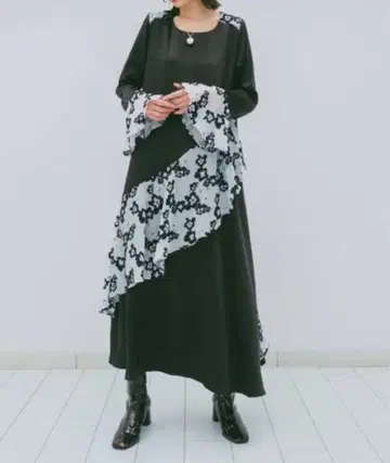 marte sahara 플라워 플레어 도킹 드레스 블랙