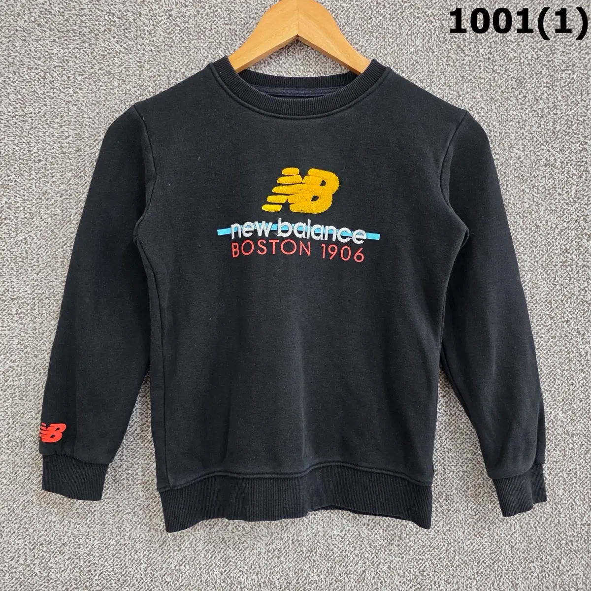 뉴발란스 맨투맨 블랙BOSTON 1906 로고 아동