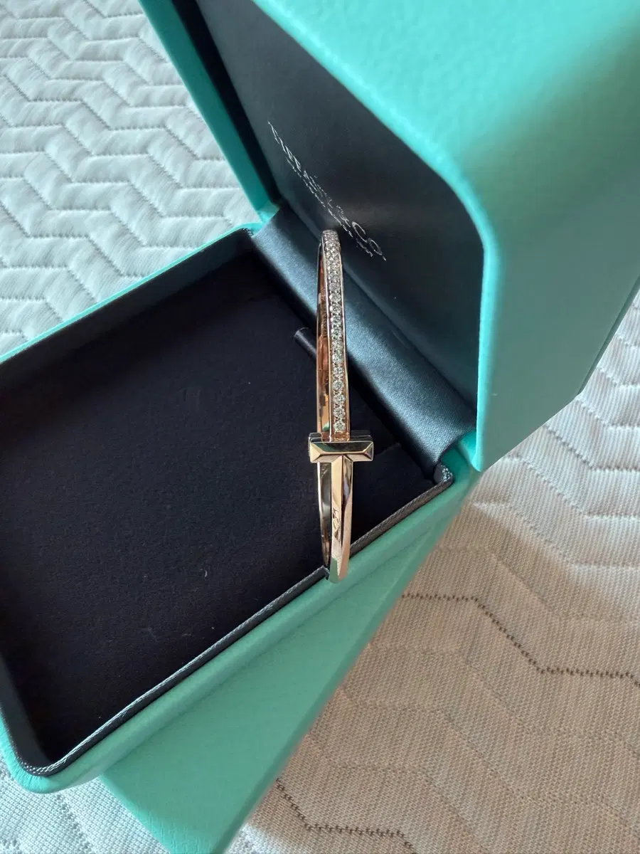 Tiffany & Co > I 티파니 T 1 네로우 힌지드 뱅글 브레이슬릿 로즈/핑크골드, 세미 파베, m