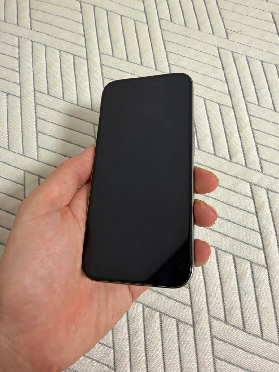 iPhone 15 Pro 내츄럴 티타늄 256g 판매