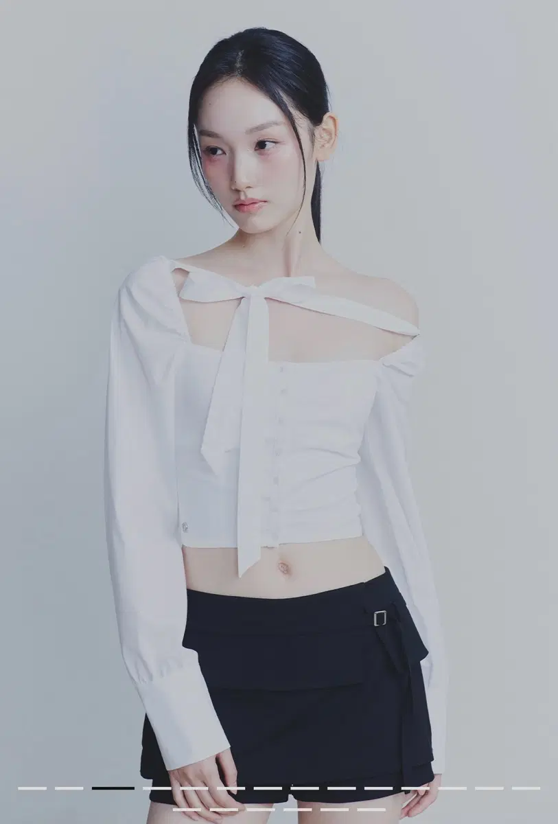 페인오어플레져 페오플 비앙카 스퀘어넥 블라우스