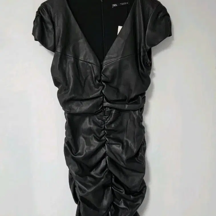자라(ZARA) 인조가죽 셔링 미니 원피스 (S사이즈)