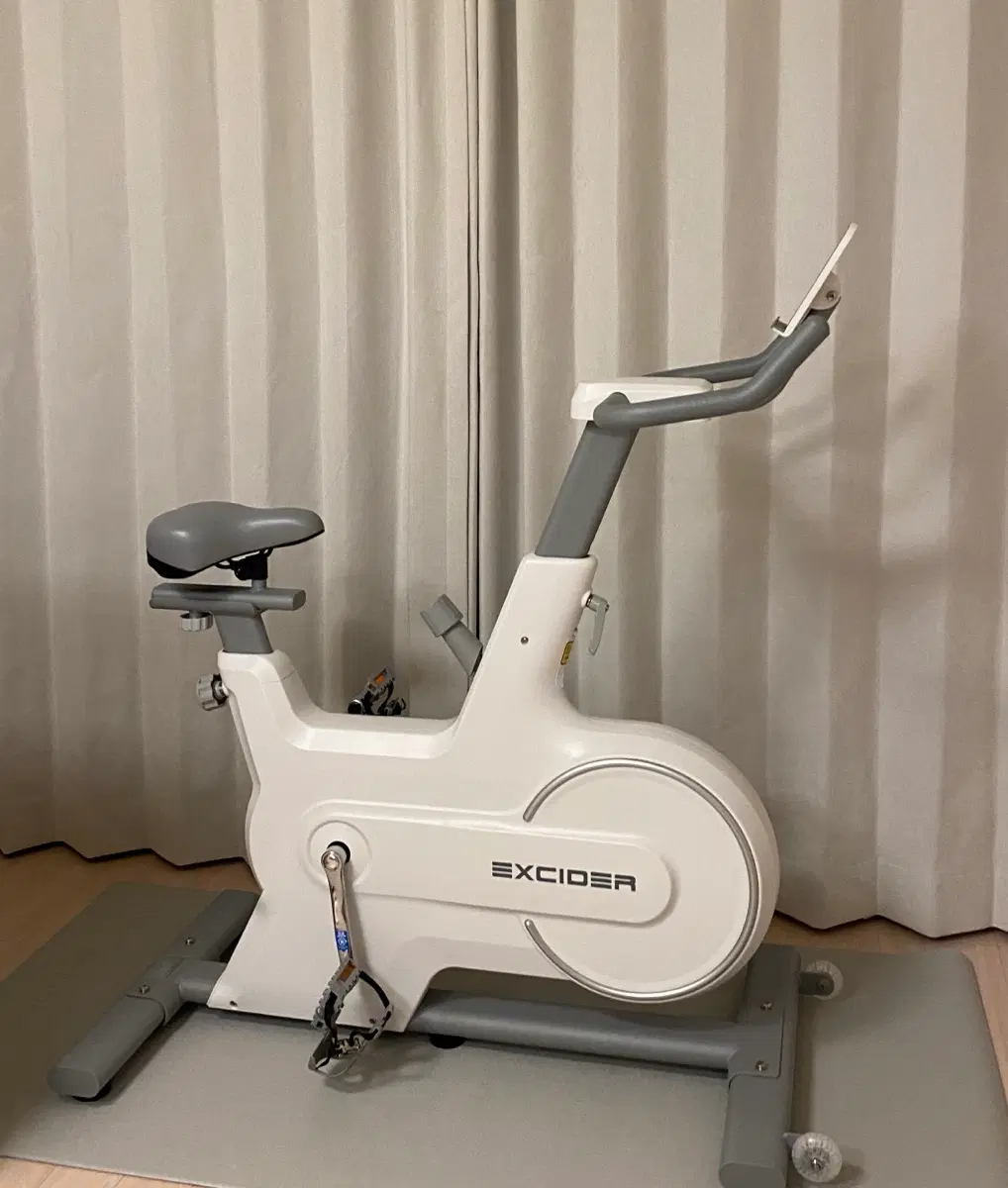 엑사이더 ES370 스피닝자전거