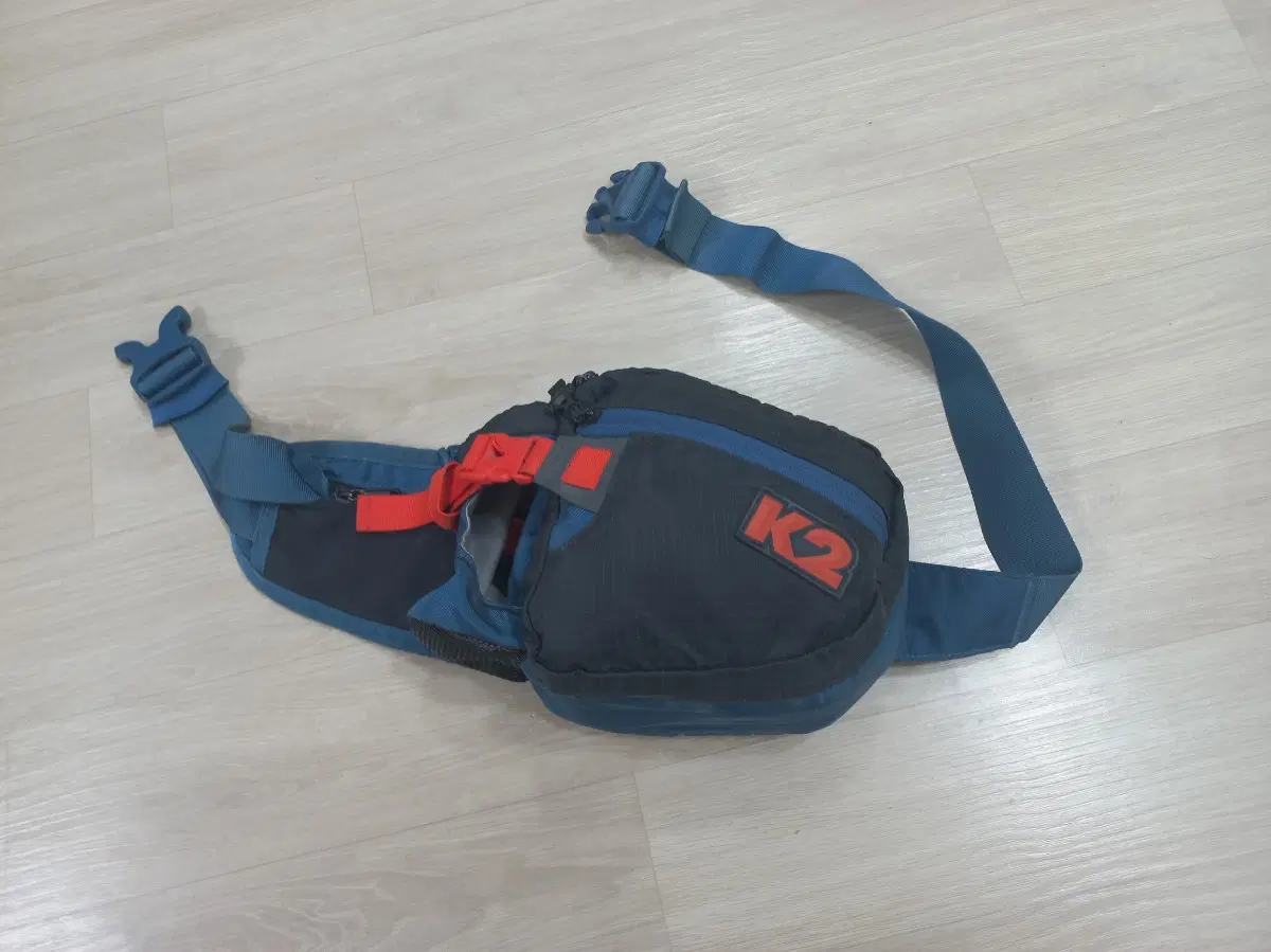케이투 K2 정품 남여공용 힙색 벨트백 슬링백 상태굿